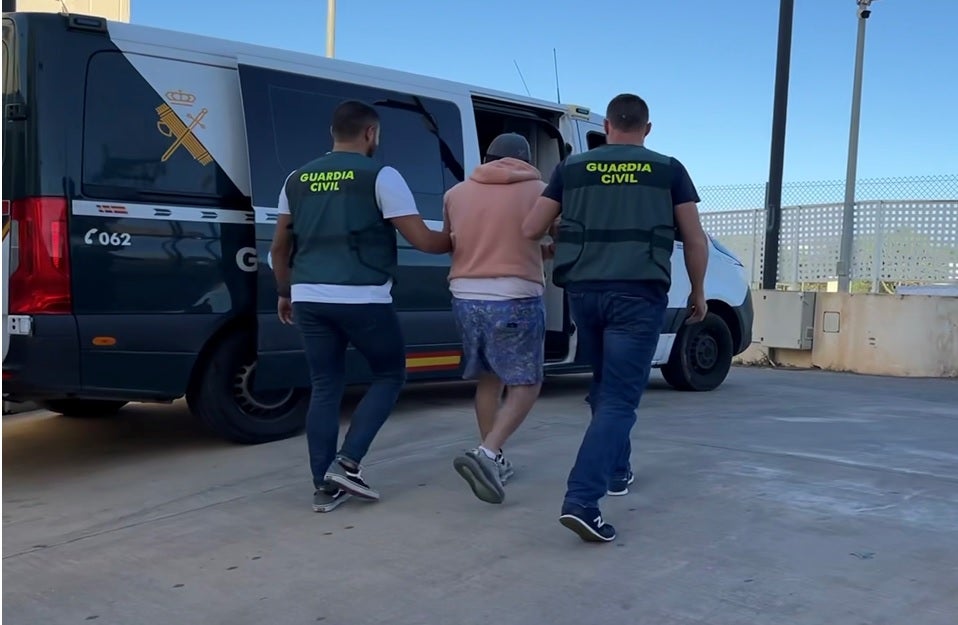 Detenido por robar en los coches aparcados en playas de Sant Josep Detenido por robar en los coches aparcados en playas de Sant Josep
