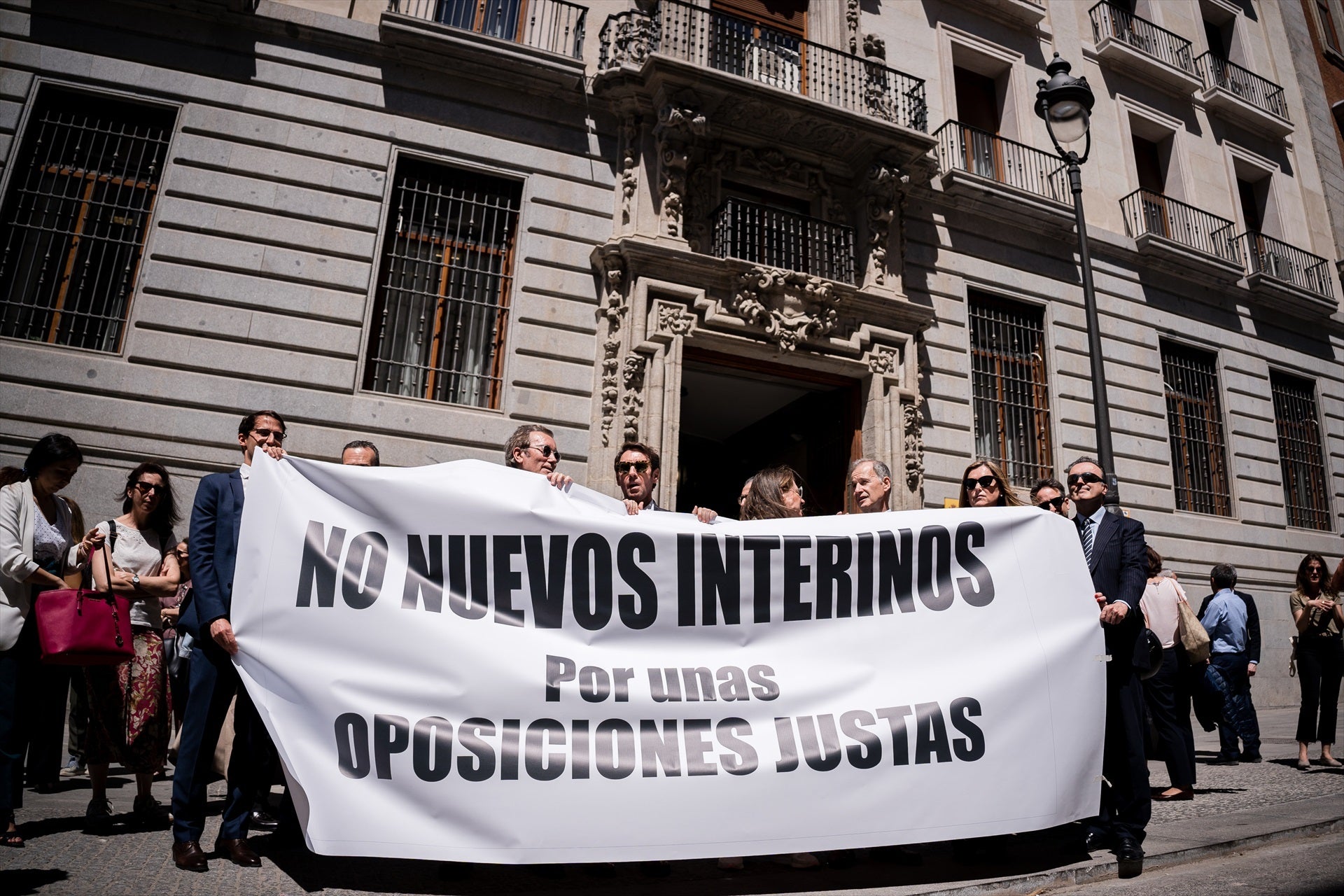 Varios sectores protestan contra el Gobierno antes de las elecciones Varios sectores protestan contra el Gobierno antes de las elecciones