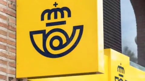 Fachada de una oficina de Correos Fachada de una oficina de Correos
