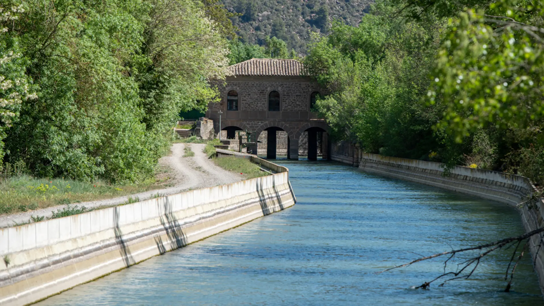 Vista de la presa de El Tossal del canal d'Urgell