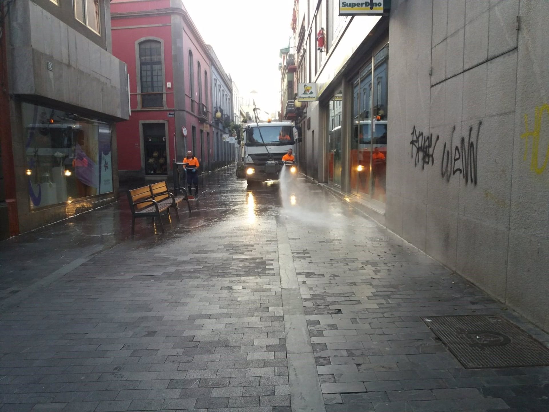 Las Palmas de Gran Canaria, entre las ciudades "peor" valoradas por su limpieza viaria, según una encuesta de la OCU Las Palmas de Gran Canaria, entre las ciudades "peor" valoradas por su limpieza viaria, según una encuesta de la OCU