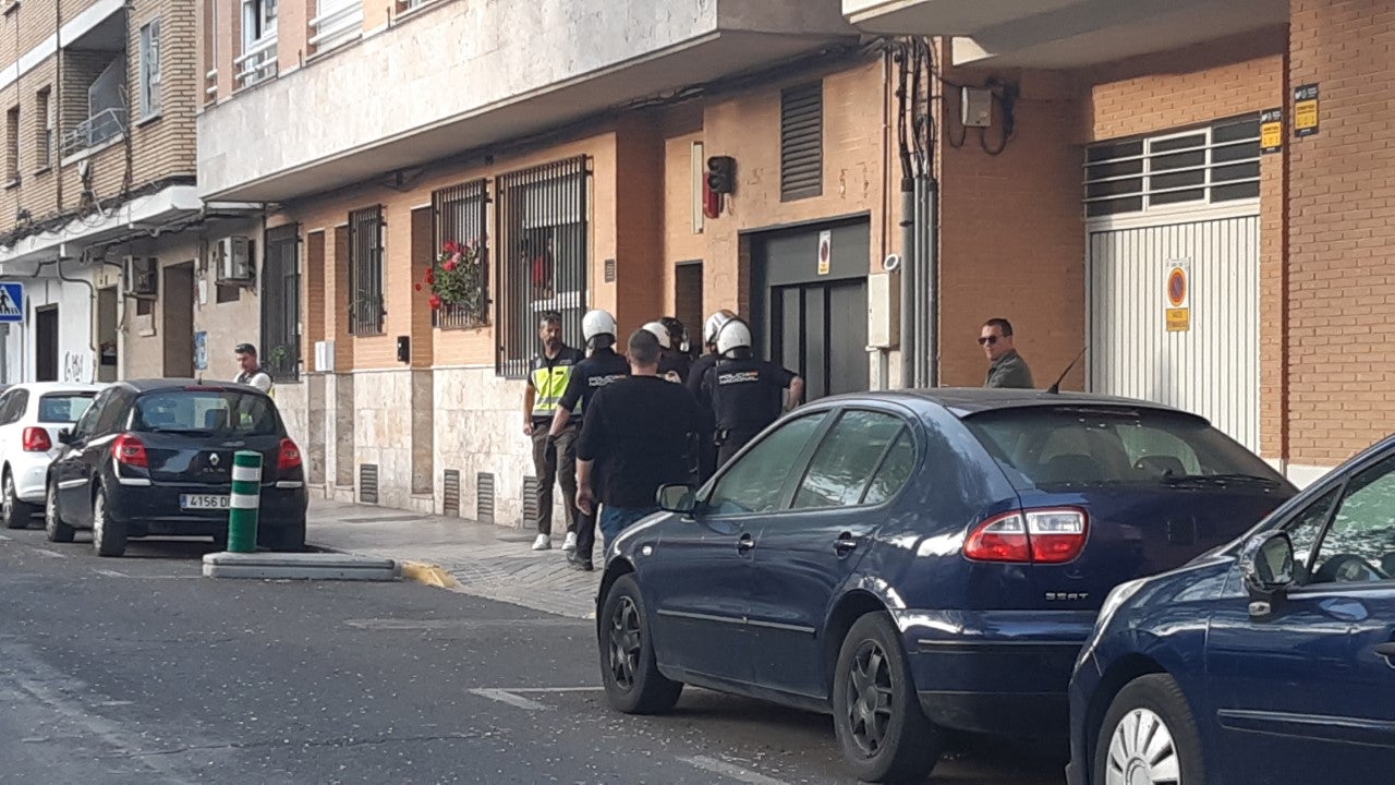 Detenido en Ciudad Real por agresión y amenazas tras permanecer varias horas encerrado en su casa "okupada" Detenido en Ciudad Real por agresión y amenazas tras permanecer varias horas encerrado en su casa "okupada"
