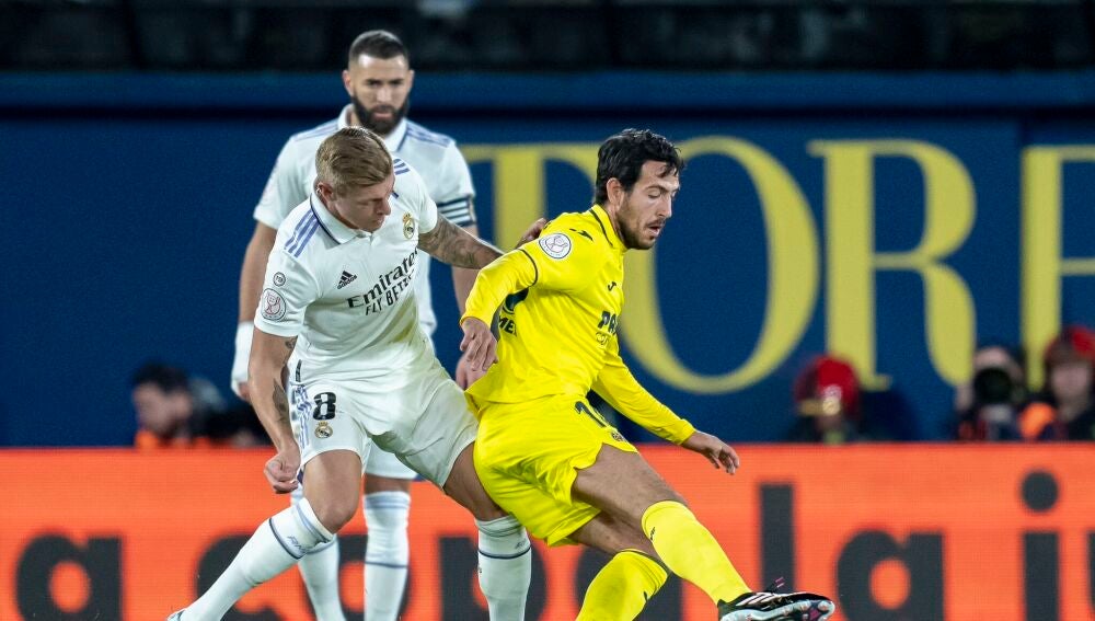 Parejo pugna con Toni Kross