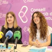 Andrea G. Henry, presidenta del Consejo de la Juventud de España (izq.) y Esther Martínez, vicepresidenta del Consell Valencià de la Joventut (dcha.).