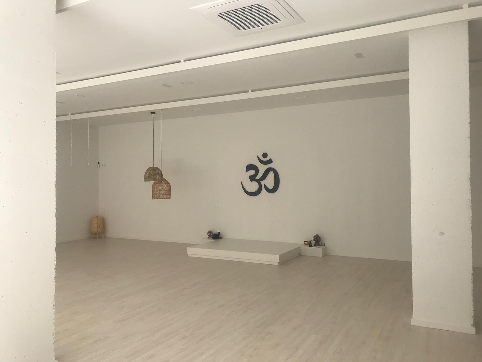 ¿Quieres conocer las bondades de hacer Yoga, una práctica milenaria que conecta el cuerpo, la respiración y la mente? ¿Quieres conocer las bondades de hacer Yoga, una práctica milenaria que conecta el cuerpo, la respiración y la mente?