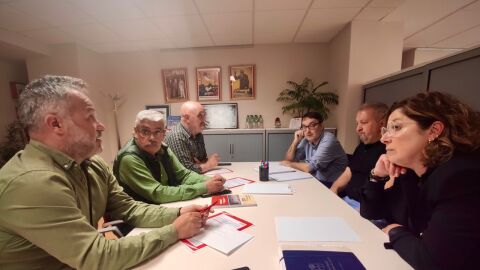 Reuni&oacute;n del candidato electoral del PSOE con los vecinos de Jove