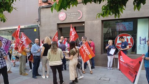 Sindicalistas junto a UGT en Elche. 