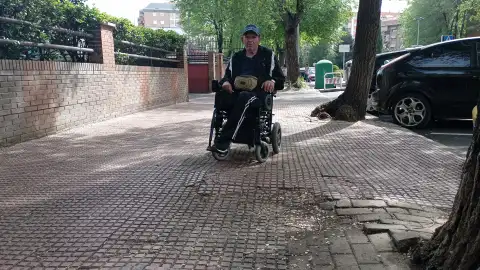 Vecinos del barrio alcalaíno de Juan de Austria piden mejoras en las aceras para facilitar sus desplazamientos Vecinos del barrio alcalaíno de Juan de Austria piden mejoras en las aceras para facilitar sus desplazamientos