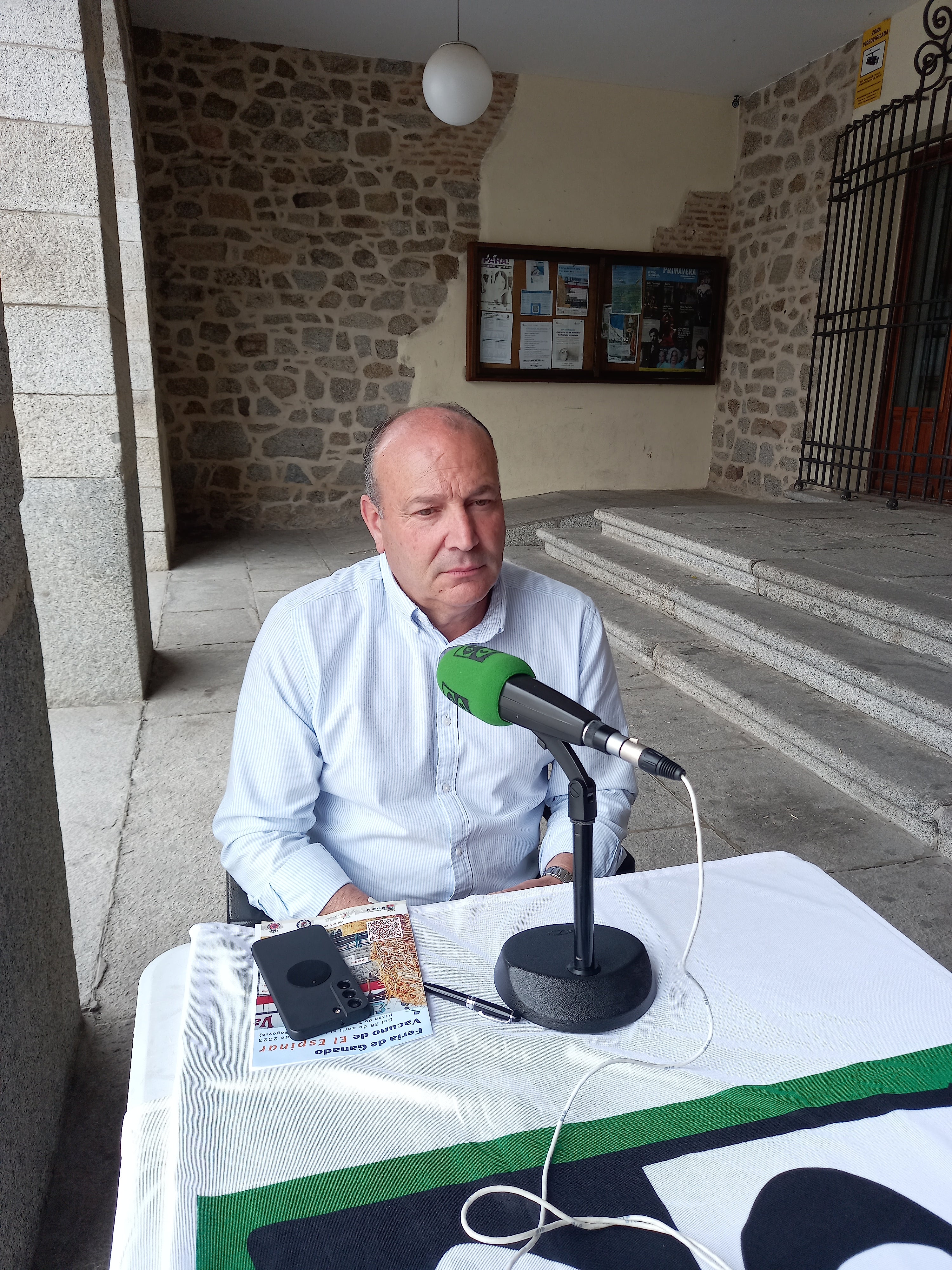Hinchables, hamburguesas, alimentos de Segovia y actividades varias en la Feria del Ganado Vacuno de El Espinar Hinchables, hamburguesas, alimentos de Segovia y actividades varias en la Feria del Ganado Vacuno de El Espinar