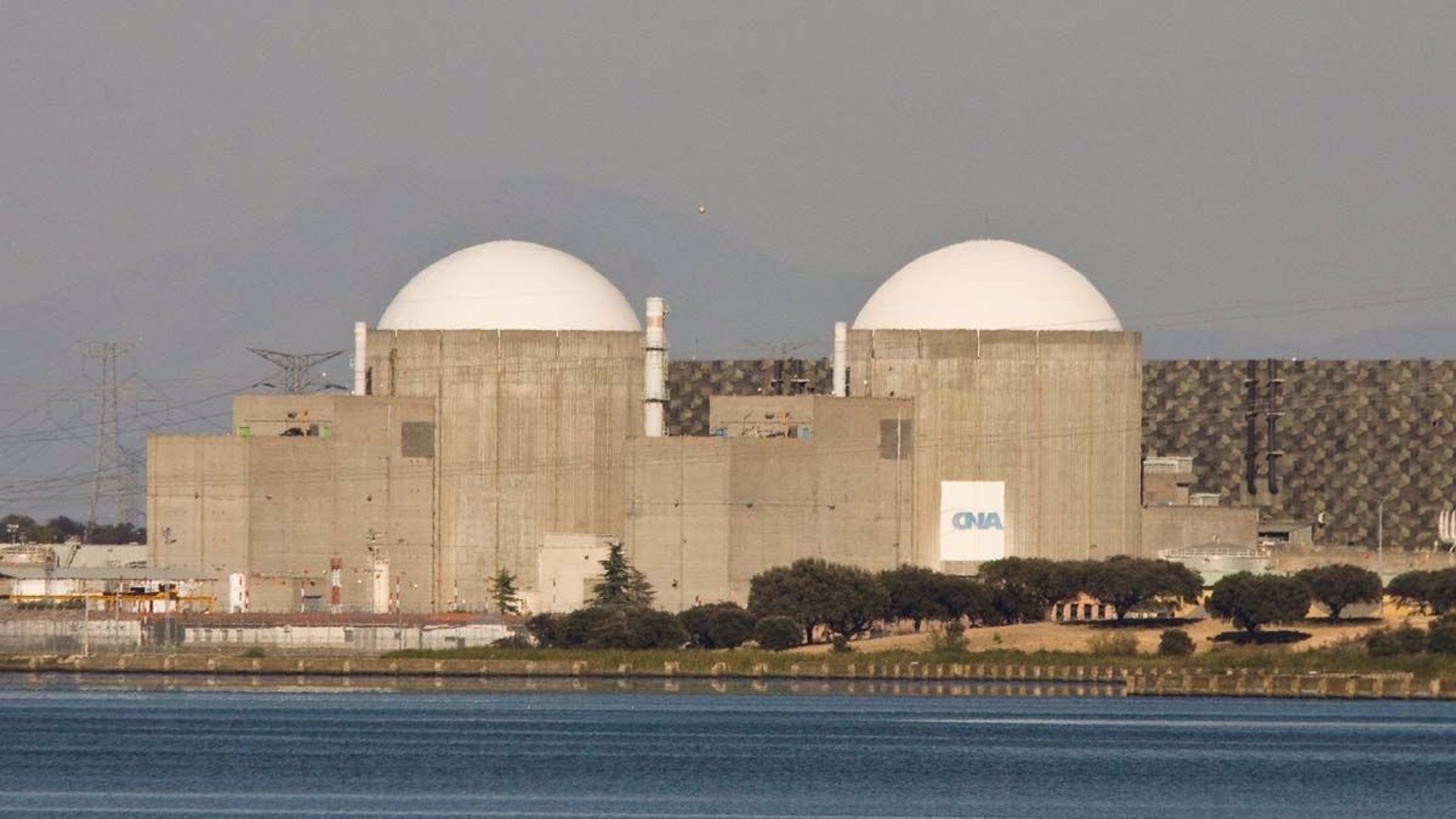 Un trabajador muere en la Central Nuclear de Almaraz por una parada cardiorespiratoria durante la recarga Un trabajador muere en la Central Nuclear de Almaraz por una parada cardiorespiratoria durante la recarga