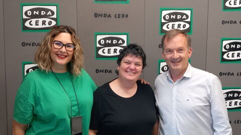 Mart&iacute;n de la Herr&aacute;n y Dori Galiana del Museo del Motor visitan Onda Cero Marina Baixa.