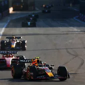 'Checo' sorprende a Leclerc y se impone en el primer sprint de la temporada 'Checo' sorprende a Leclerc y se impone en el primer sprint de la temporada