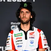 Álex Rins durante la rueda de prensa ante los medios Álex Rins durante la rueda de prensa ante los medios