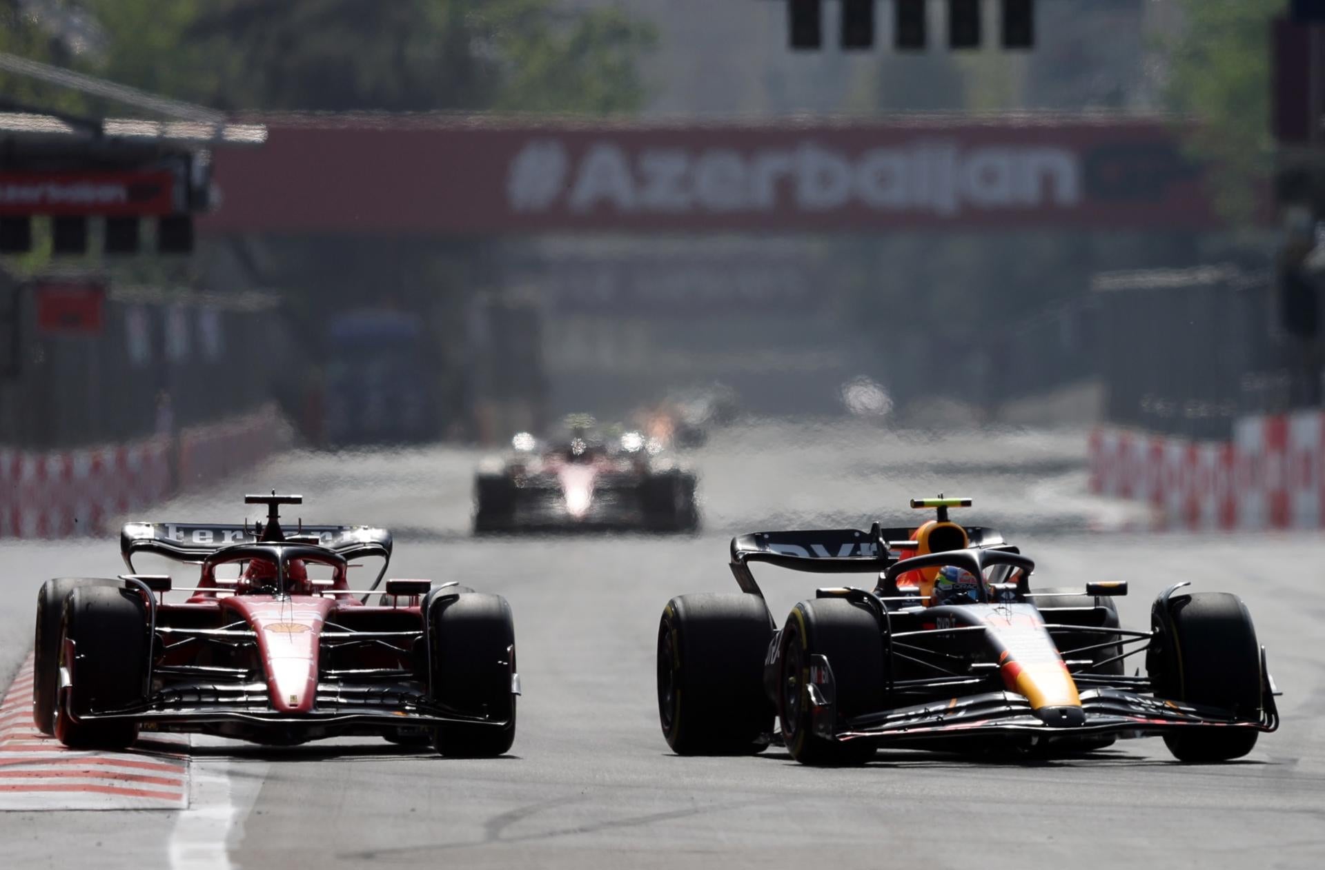 'Checo' Pérez gana en Azerbaiyán; Alonso queda cuarto y Sainz, quinto 'Checo' Pérez gana en Azerbaiyán; Alonso queda cuarto y Sainz, quinto