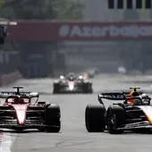 'Checo' Pérez gana en Azerbaiyán; Alonso queda cuarto y Sainz, quinto 'Checo' Pérez gana en Azerbaiyán; Alonso queda cuarto y Sainz, quinto