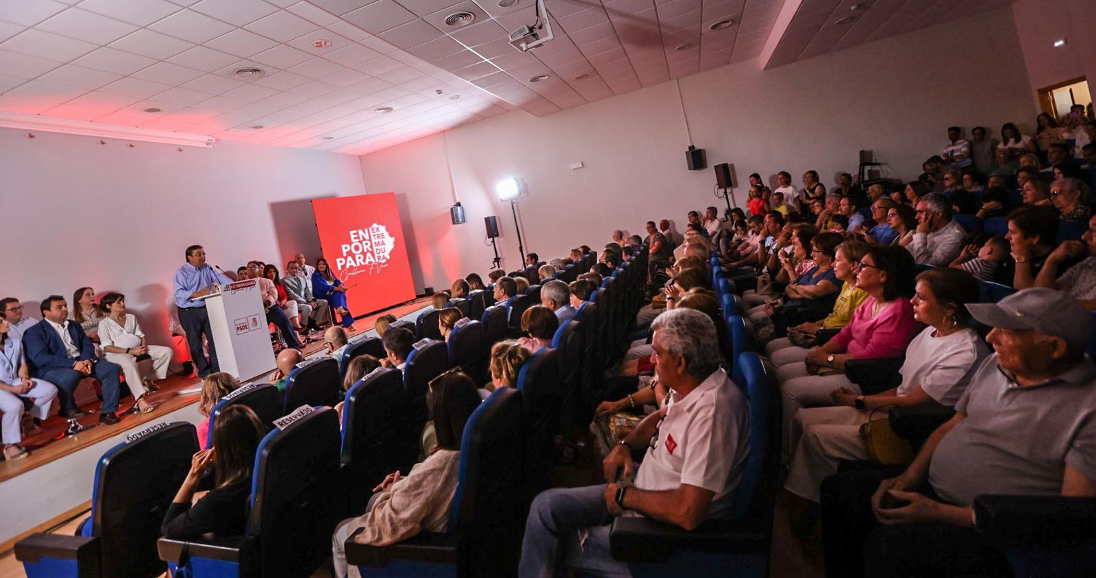 Vara se marca el objetivo de reducir la tasa de paro en Extremadura por debajo de la media española Vara se marca el objetivo de reducir la tasa de paro en Extremadura por debajo de la media española
