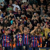 Los jugadores FC Barcelona celebran el gol de su equipo ante Osasuna