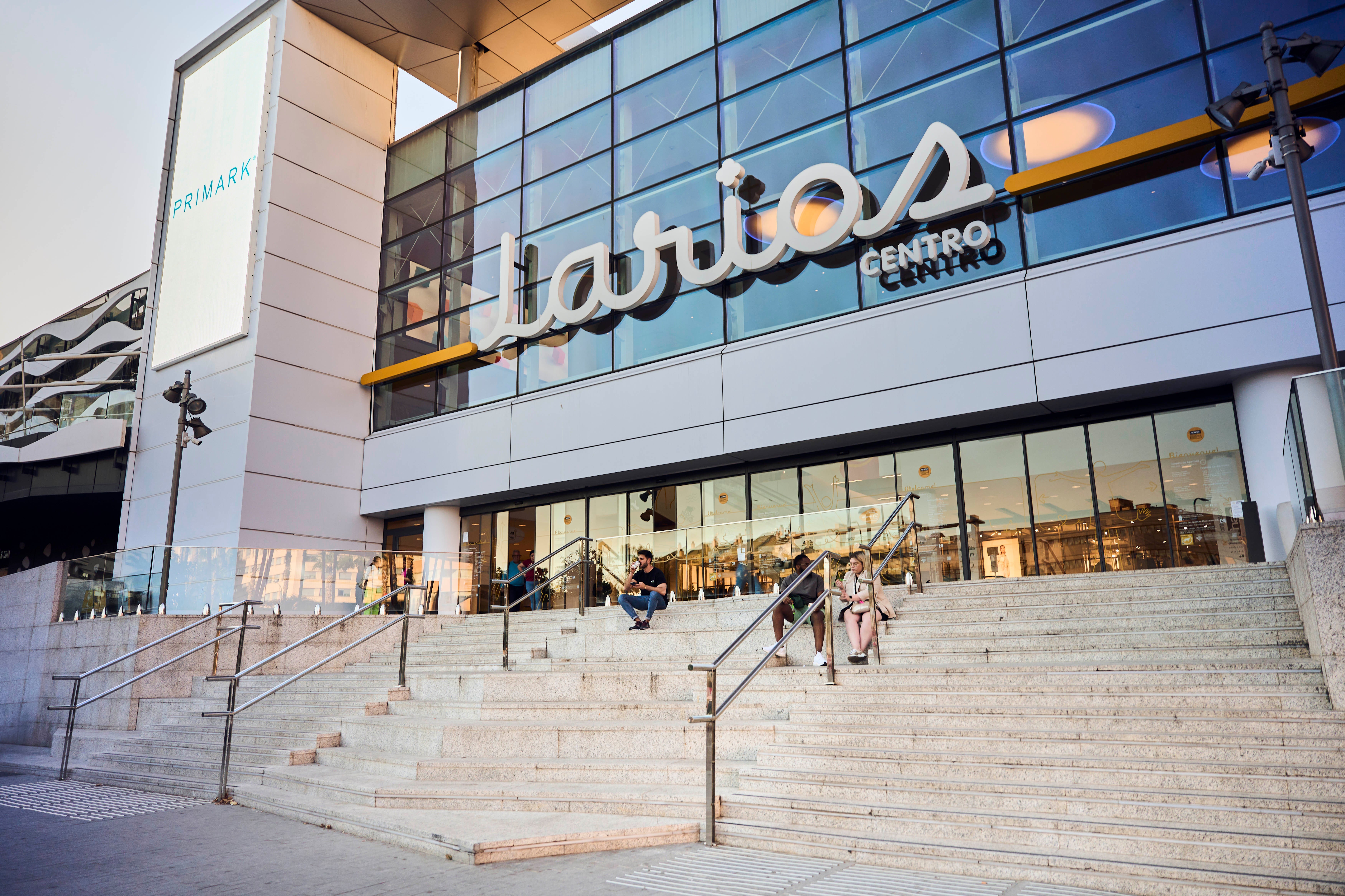 Larios Centro organiza de nuevo su jornada de donación de sangre junto con el Centro Regional de Transfusión Sanguínea de Málaga Larios Centro organiza de nuevo su jornada de donación de sangre junto con el Centro Regional de Transfusión Sanguínea de Málaga