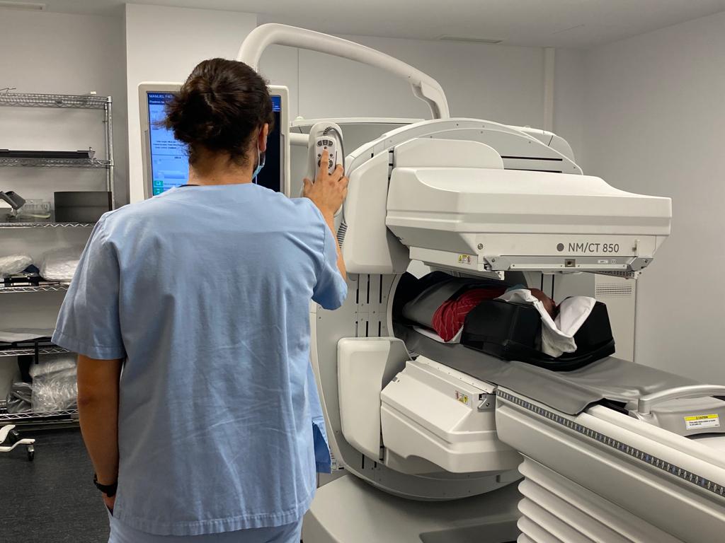 El Hospital del Vinalopó de Elche incorpora un SPECT-TAC que permite realizar dos pruebas al mismo tiempo El Hospital del Vinalopó de Elche incorpora un SPECT-TAC que permite realizar dos pruebas al mismo tiempo