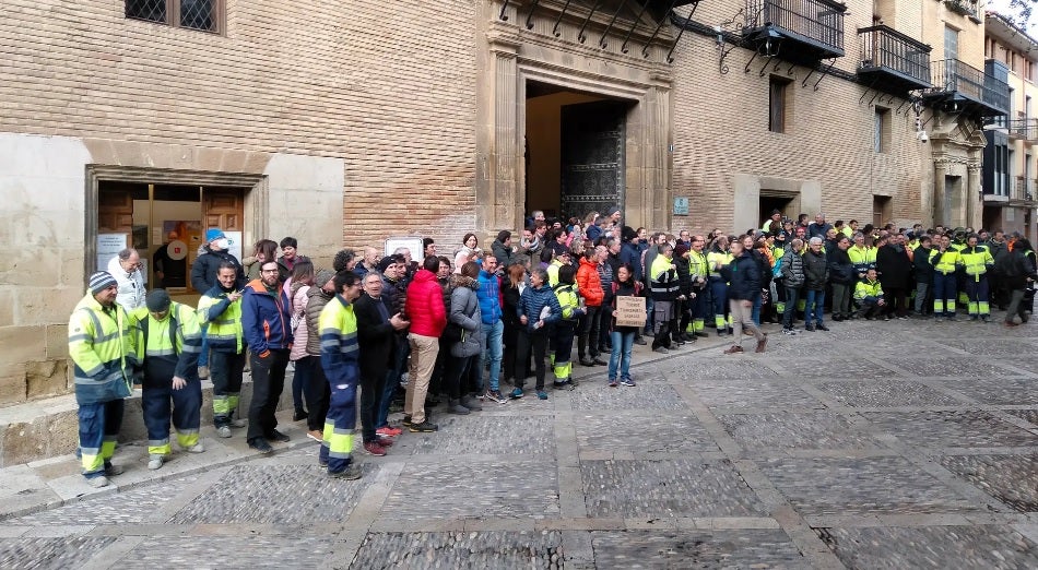Los trabajadores municipales convocan una huelga para el 4 de mayo en Huesca Los trabajadores municipales convocan una huelga para el 4 de mayo en Huesca