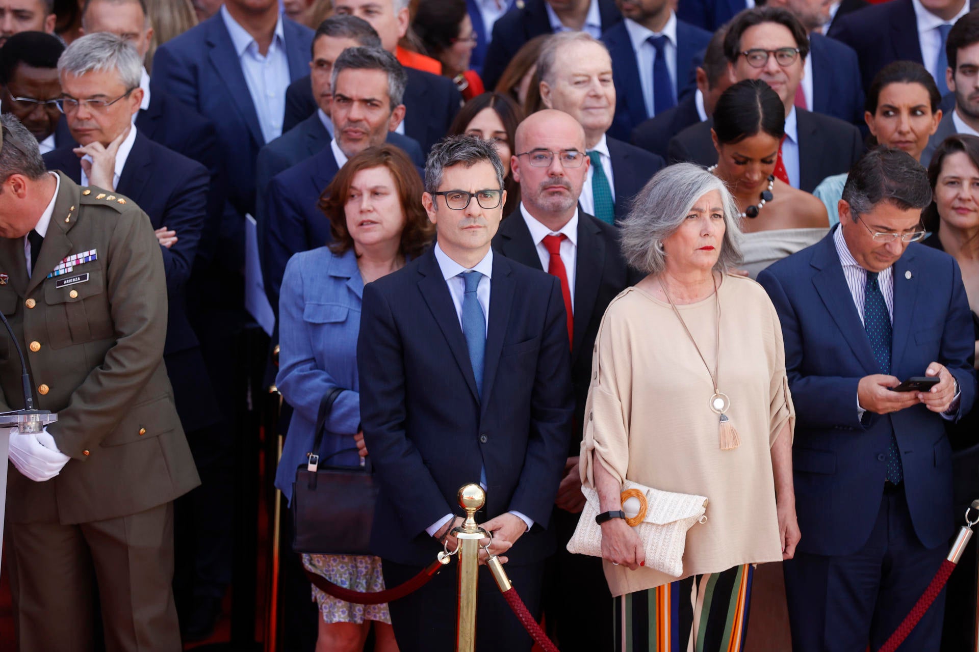 El Gobierno denuncia que Ayuso "incumple la ley" al no dejar subir a Bolaños a la tribuna: "Creen que es su cortijo" El Gobierno denuncia que Ayuso "incumple la ley" al no dejar subir a Bolaños a la tribuna: "Creen que es su cortijo"