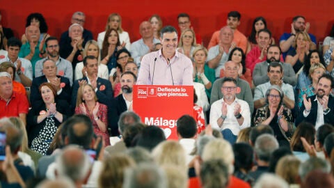 El presidente del Gobierno, Pedro S&aacute;nchez, participa este martes en un acto de campa&ntilde;a en apoyo al candidato socialista a la Alcald&iacute;a de M&aacute;laga, Daniel P&eacute;rez, en M&aacute;laga.