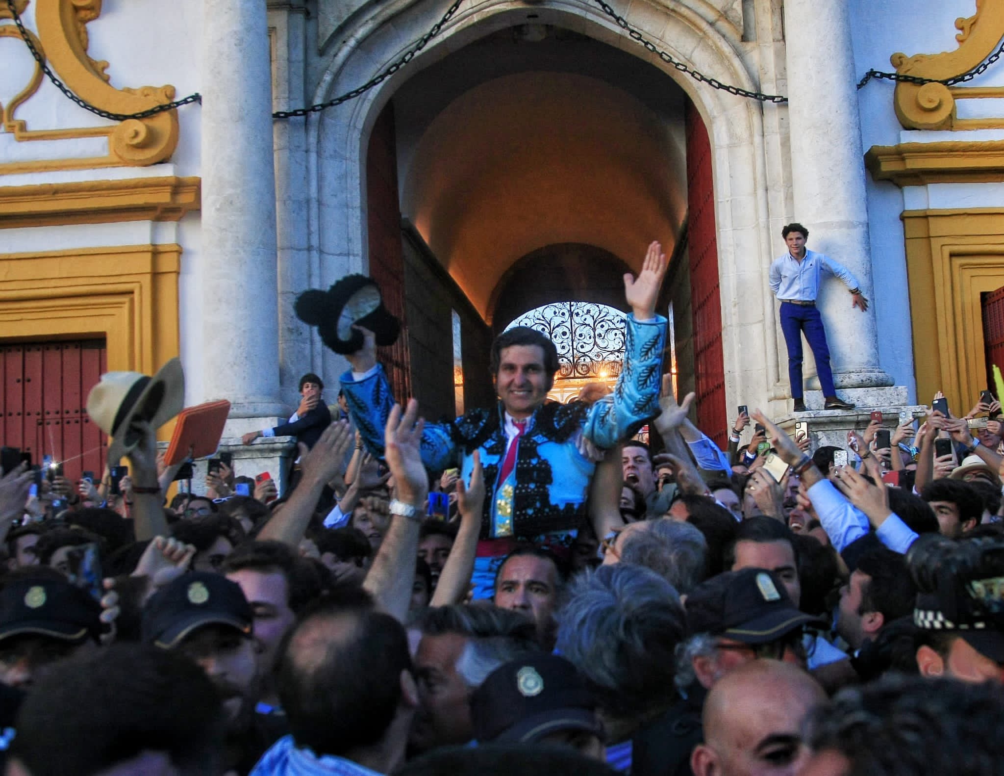 Onda Ruedo 5x04: Fernando Cepeda: "Desde que voy a Sevilla a ver toros no recuerdo una feria como ésta" Onda Ruedo 5x04: Fernando Cepeda: "Desde que voy a Sevilla a ver toros no recuerdo una feria como ésta"