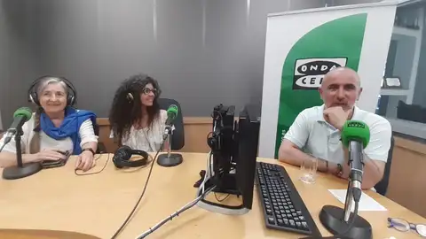 Asunción Rodríguez, Isabel Mochales y Jorge Nicieza, de 'Axuntase' Asunción Rodríguez, Isabel Mochales y Jorge Nicieza, de 'Axuntase'