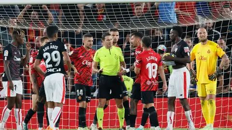 El Athletic salva un punto con polémica El Athletic salva un punto con polémica