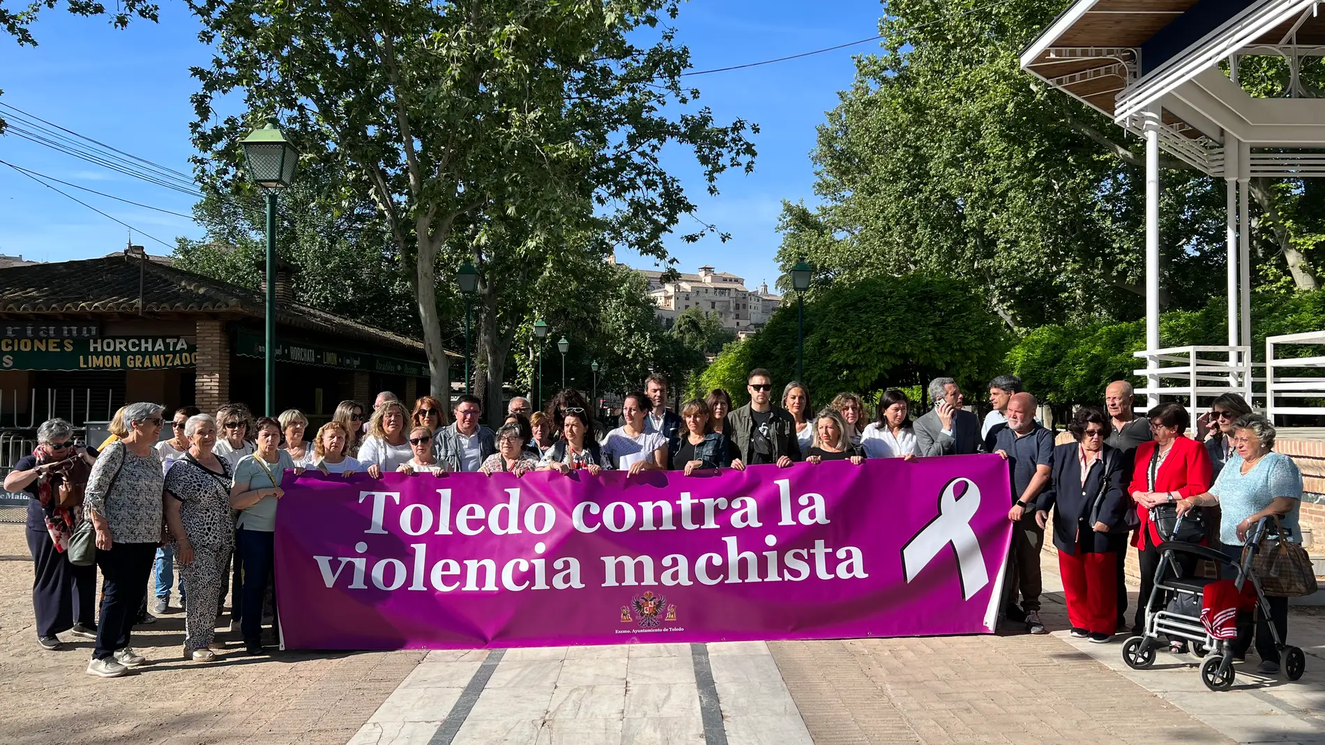 Toledo se concentra contra la violencia machista en La Vega