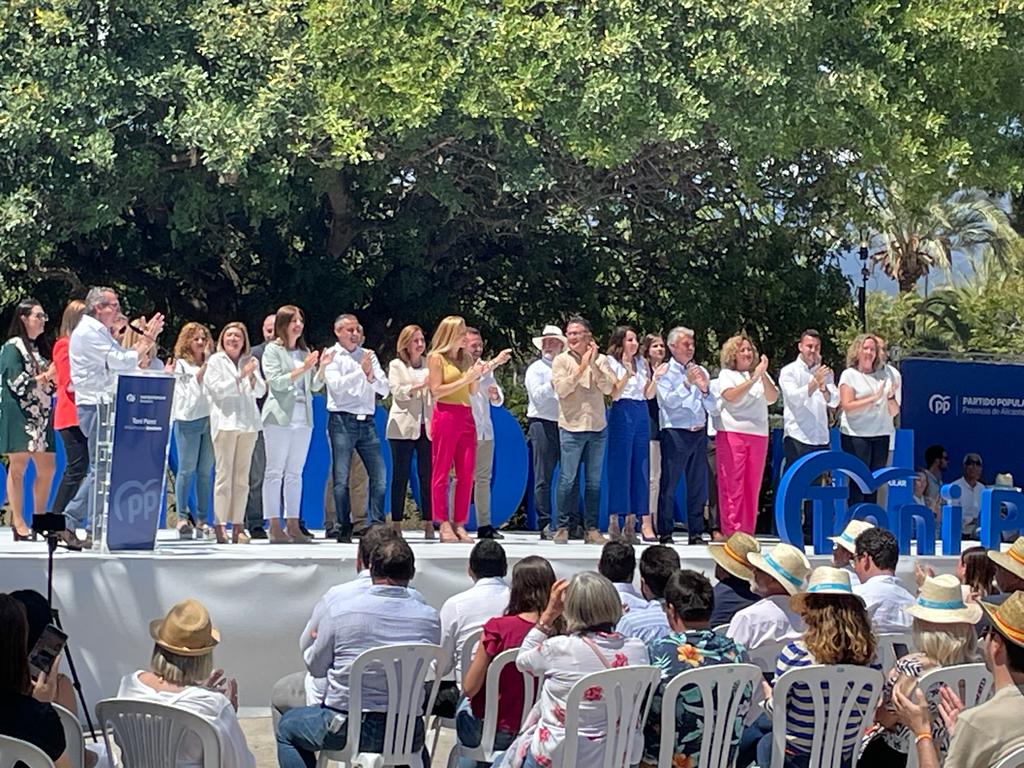 Toni Pérez presenta candidatura a la Alcaldía de Benidorm en un acto "atípico" Toni Pérez presenta candidatura a la Alcaldía de Benidorm en un acto "atípico"