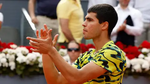 Alcaraz arrolla a Zverev y ya está en cuartos Alcaraz arrolla a Zverev y ya está en cuartos