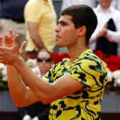 Alcaraz arrolla a Zverev y ya está en cuartos