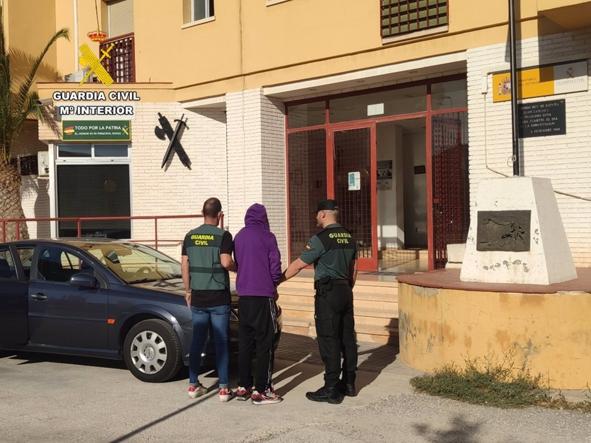La Guardia Civil de Aspe detiene a un hombre por el robo con violencia en un estanco y una comercio de alimentación La Guardia Civil de Aspe detiene a un hombre por el robo con violencia en un estanco y una comercio de alimentación