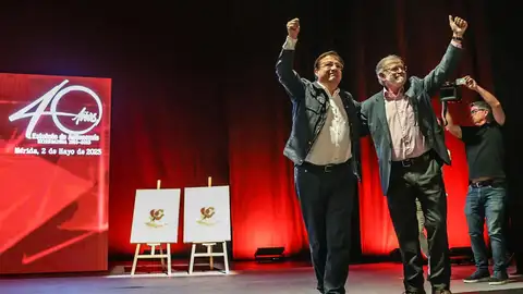 El PSOE reúne a sus dos presidentes autonómicos para conmemorar los 40 años de autonomía El PSOE reúne a sus dos presidentes autonómicos para conmemorar los 40 años de autonomía