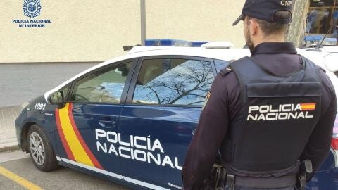 La Policía Nacional libera una joven de 18 años secuestrada y maltratada por su pareja en Hospitalet de Llobregat