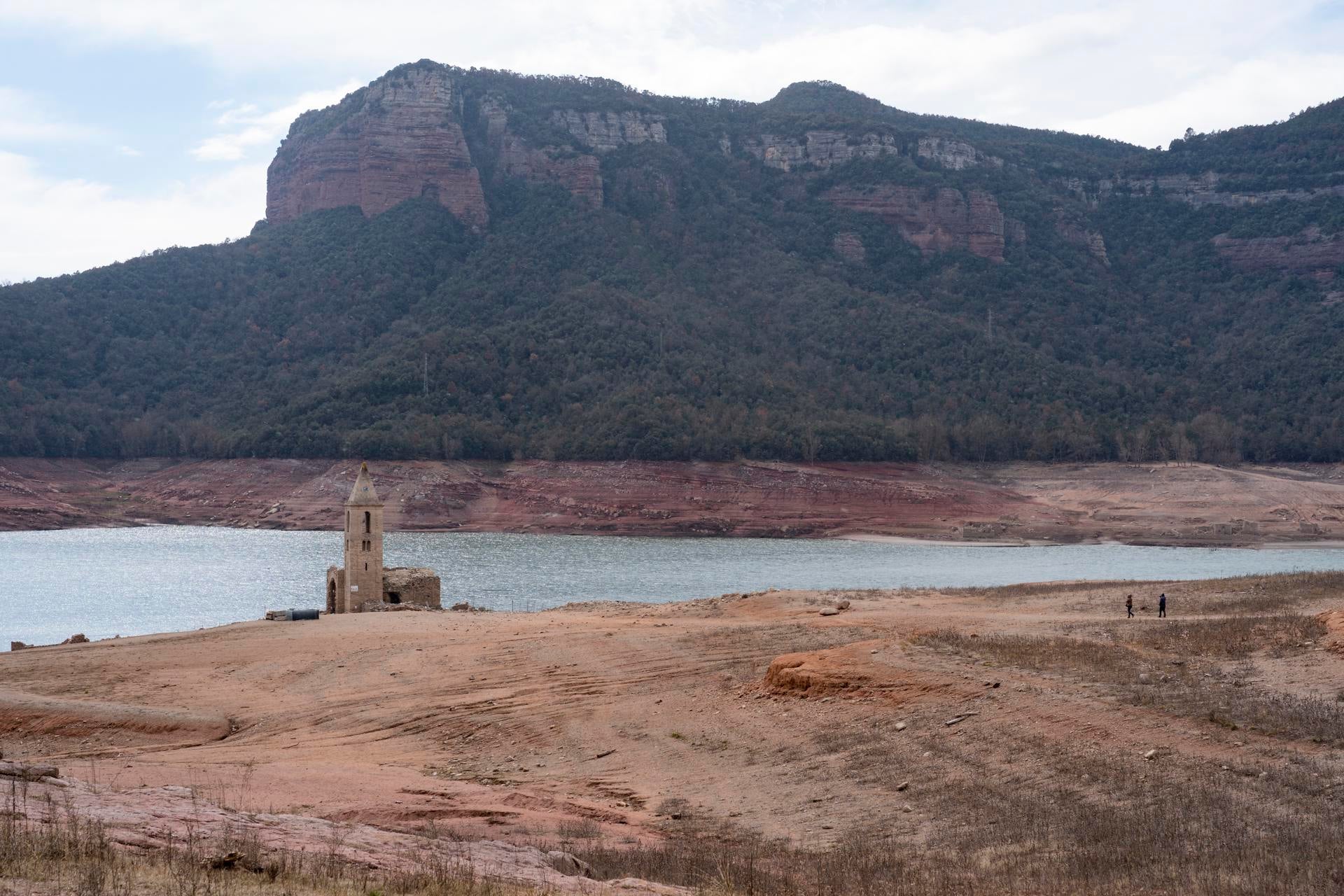 Las consecuencias de la grave sequía en España: casi 500 pueblos con restricciones Las consecuencias de la grave sequía en España: casi 500 pueblos con restricciones