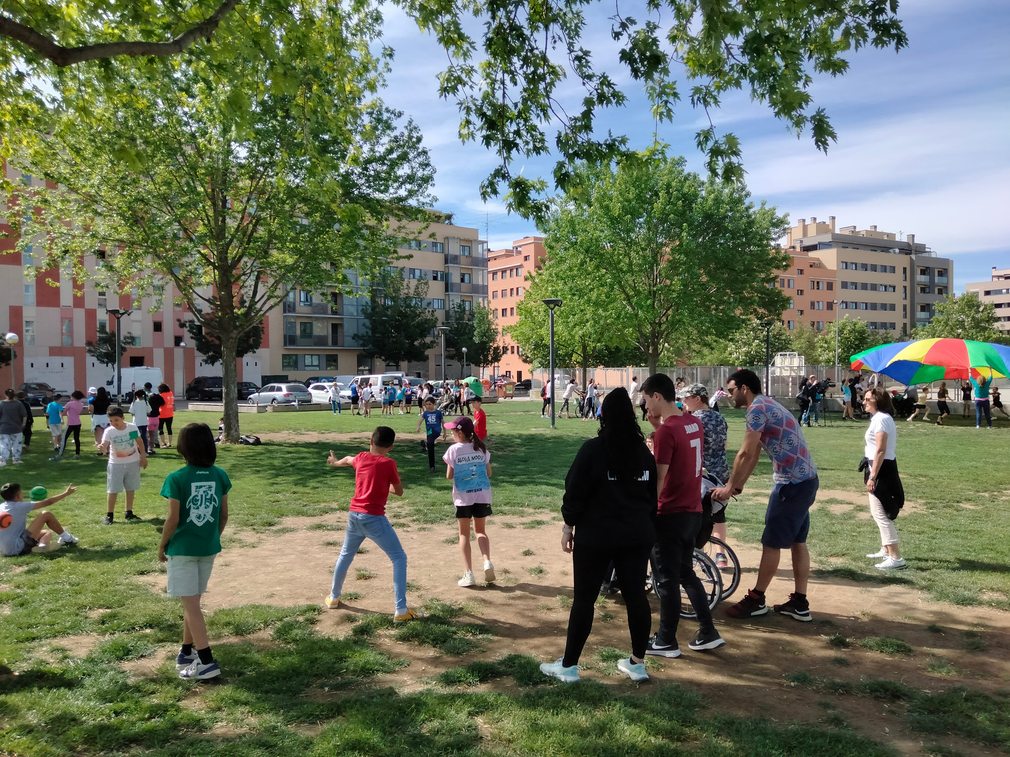 Más de 2.300 escolares disfrutan de una jornada llena de actividades Más de 2.300 escolares disfrutan de una jornada llena de actividades