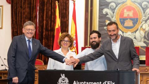 Ximo Puig, presidente de la Generalitat; Josefina Buena, consellera de Universidades; Raúl y Verdú; cofundador de PLD Space; y y Carlos González, alcalde de Elche.