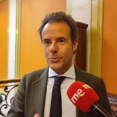 El primer teniente de Alcalde de Oviedo, Ignacio Cuesta, atiende a los medios. - EUROPA PRESS
