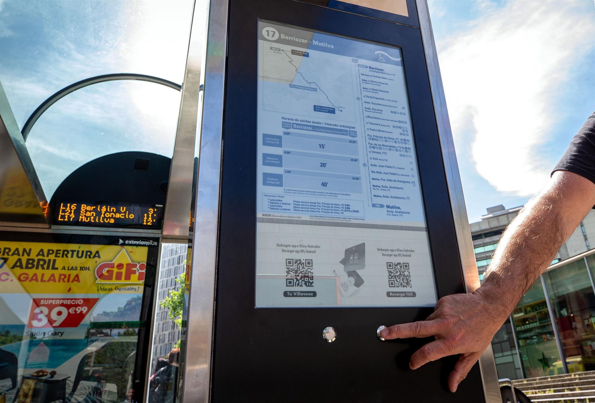 El Transporte Urbano Comarcal inicia una prueba con pantallas informativas de tinta electrónica en marquesinas El Transporte Urbano Comarcal inicia una prueba con pantallas informativas de tinta electrónica en marquesinas