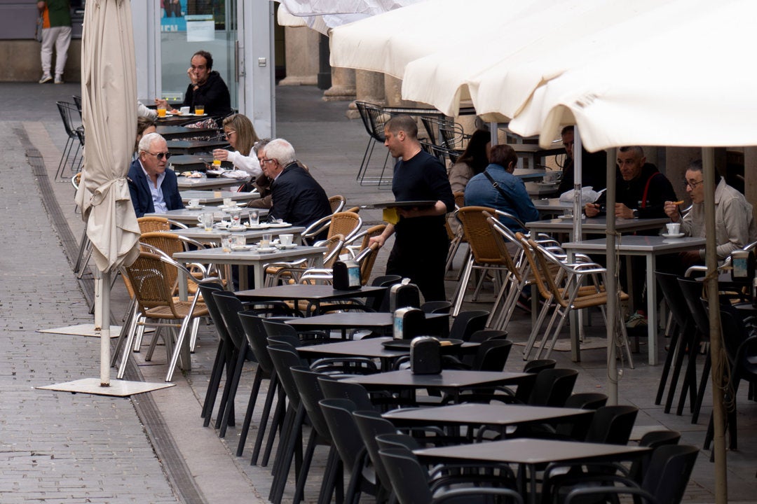 España lidera el paro europeo con una tasa del 12,8% en marzo España lidera el paro europeo con una tasa del 12,8% en marzo