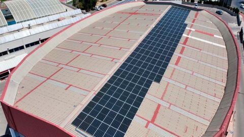 Placas fotovoltaicas en el Polideportivo Municipal de Sagunto