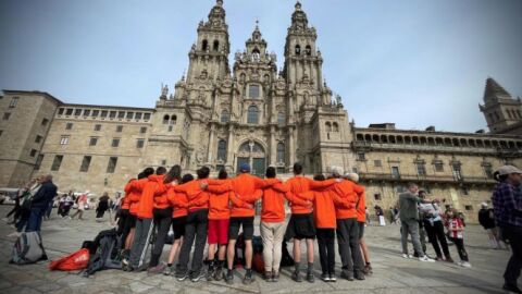 J&oacute;venes en la Plaza del Obradoiro