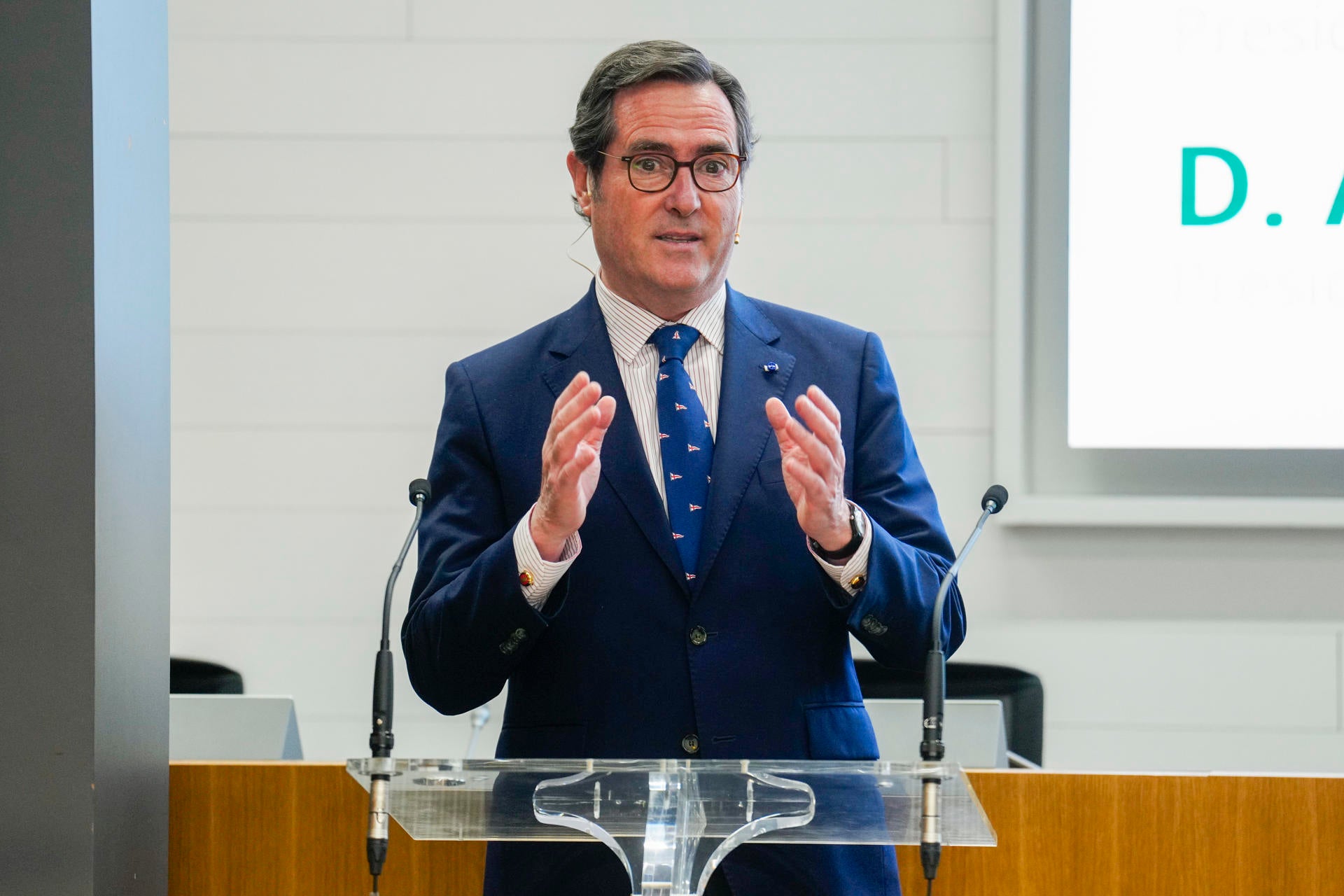 Antonio Garamendi sobre la negociación salarial de sindicatos y patronal: "Yolanda Díaz no pinta nada" Antonio Garamendi sobre la negociación salarial de sindicatos y patronal: "Yolanda Díaz no pinta nada"