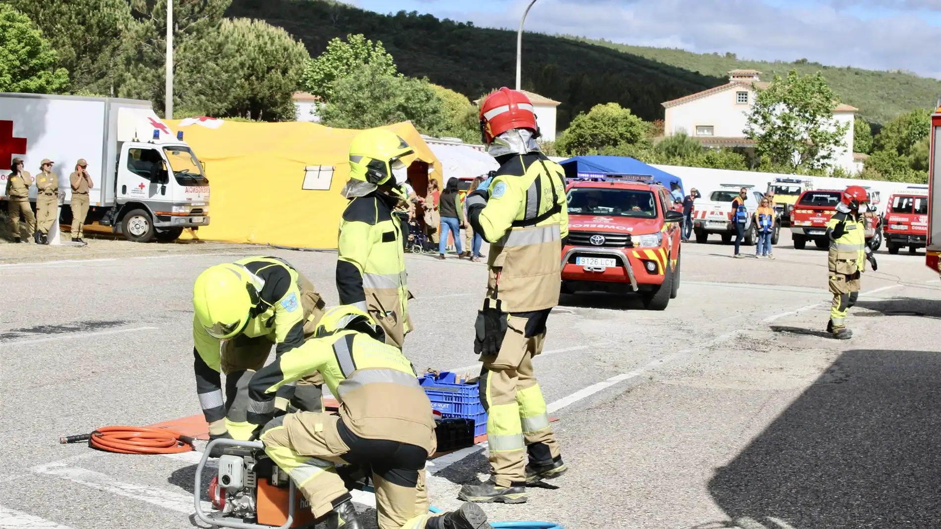 Más de 400 profesionales realizan un simulacro de incendio forestal entre Valencia de Alcántara y Portugal