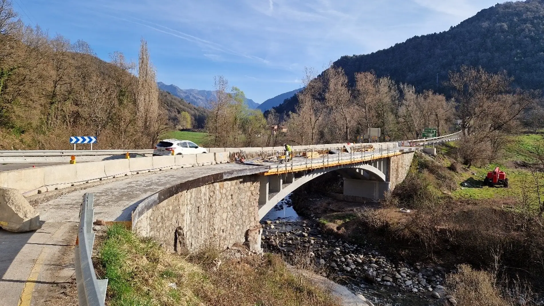 Las obras se realizan en la estructura sobre el río Noguera Ribagorzana.