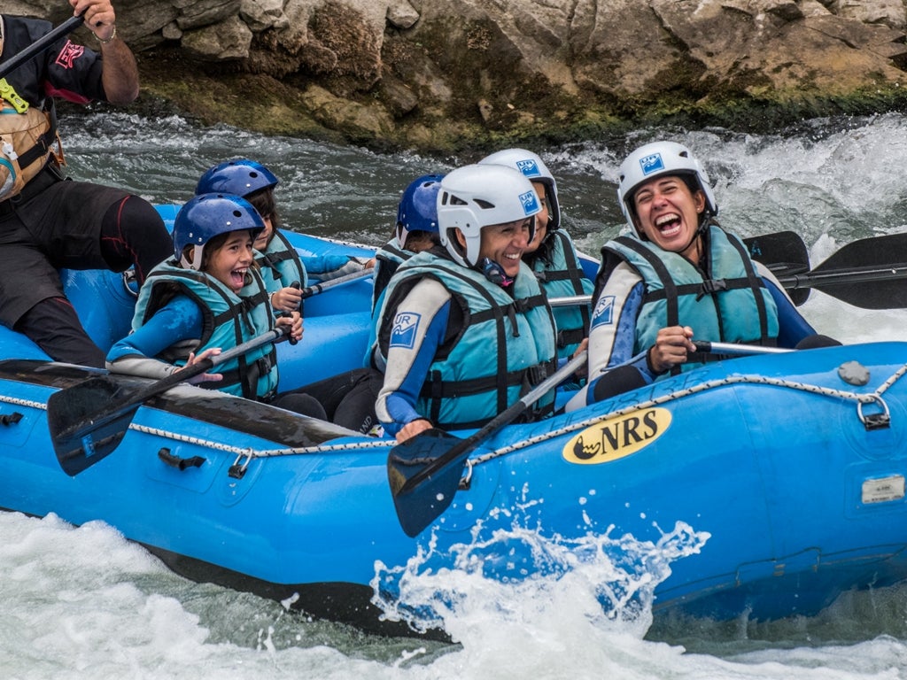 Comarca Aventura ofrece rafting, descenso de barrancos e hidrospeed Comarca Aventura ofrece rafting, descenso de barrancos e hidrospeed