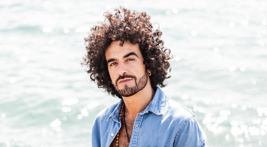 Alfonso Aroca presenta un nuevo reflejo de su disco Alfonso Aroca presenta un nuevo reflejo de su disco
