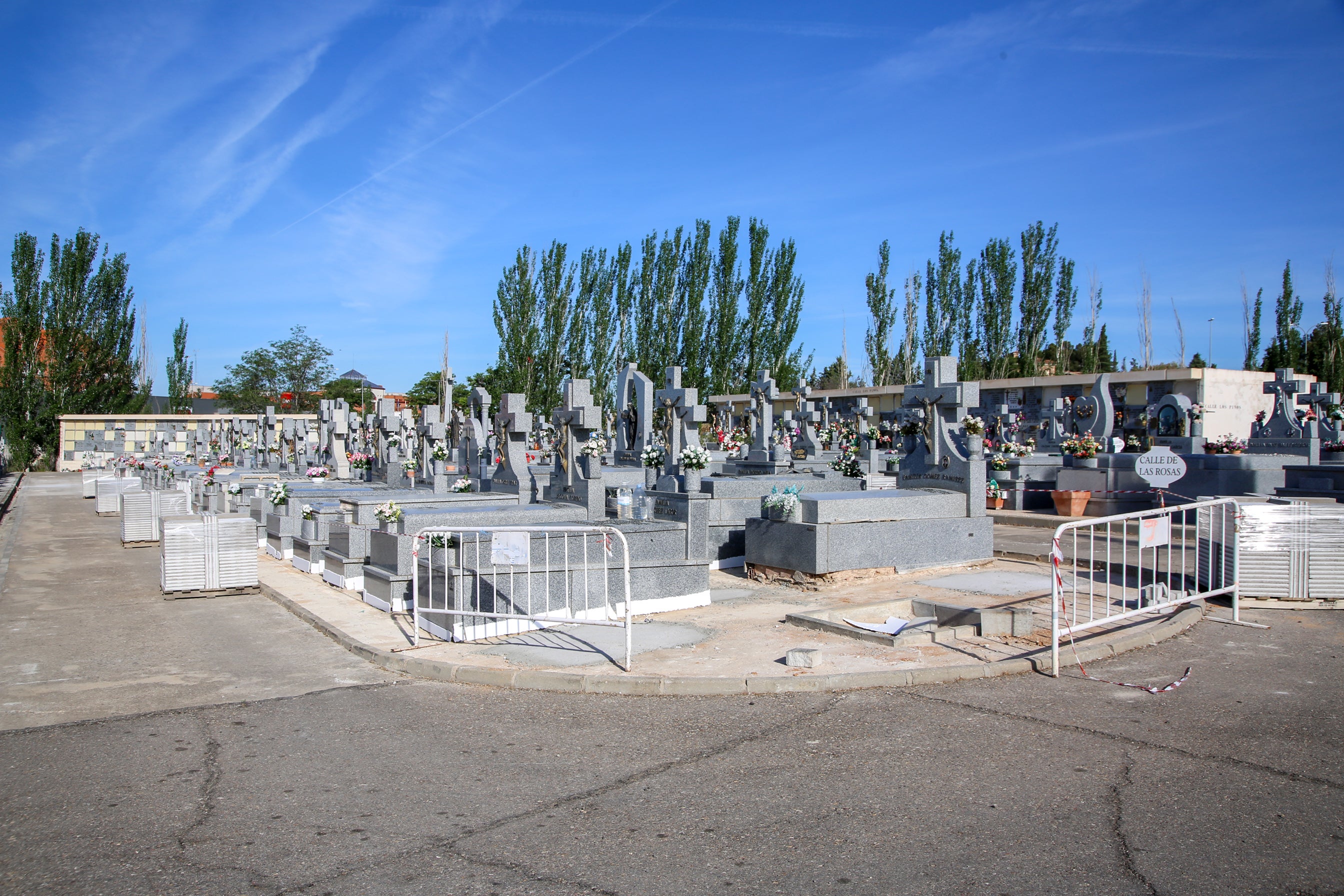 Milagros Tolón anuncia nuevas actuaciones en el Cementerio de Toledo Milagros Tolón anuncia nuevas actuaciones en el Cementerio de Toledo